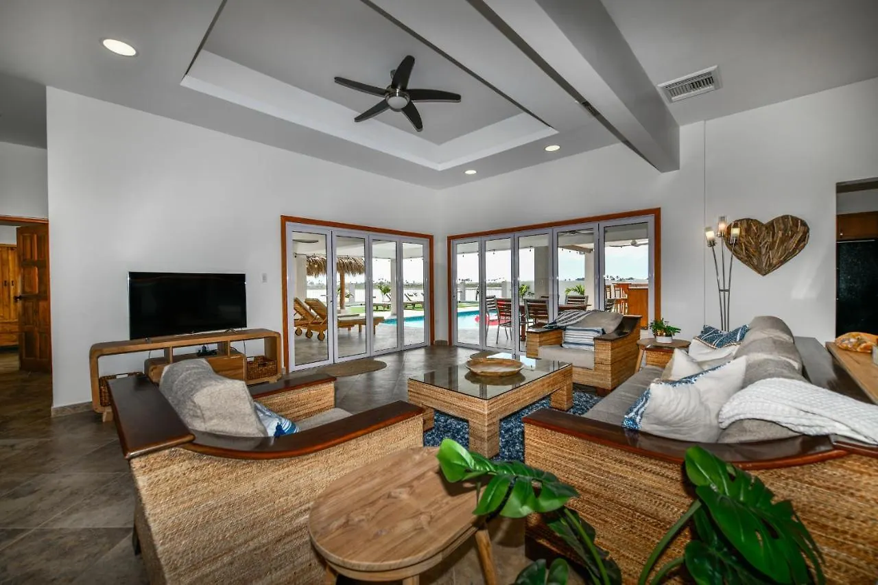 Ferienhaus New Ocean View With Rooftop Terrace In Malmok Palm Beach Aruba